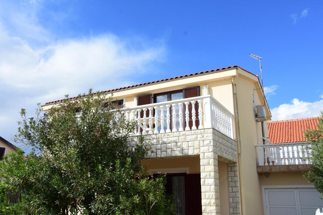 Apartments Zana Vir Exterior photo